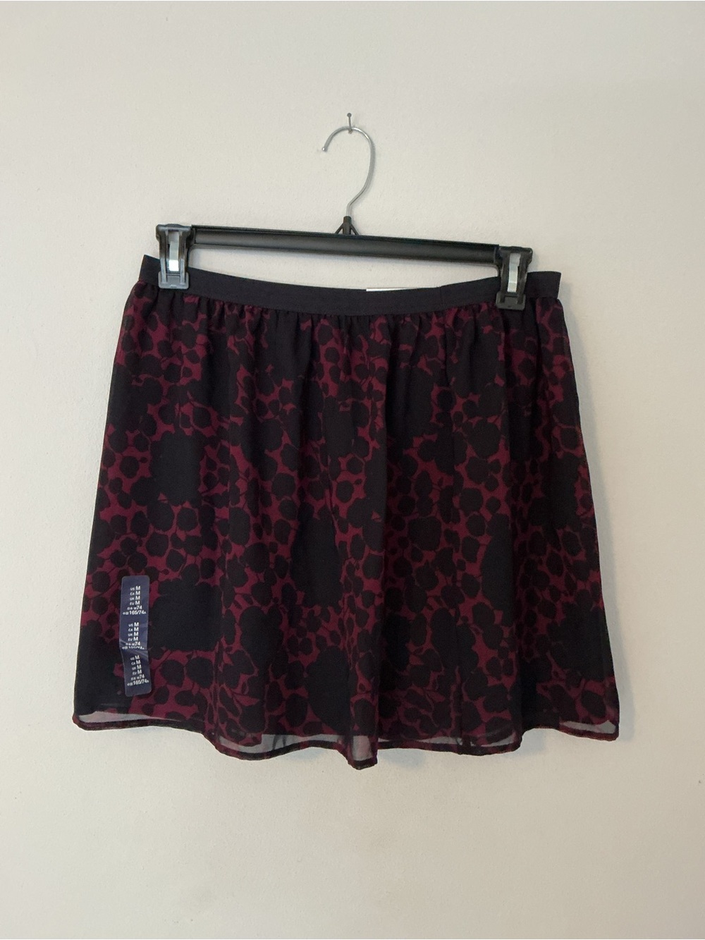 NWT - GAP Burgundy Skater Skirt with Black Floral Print. Size M